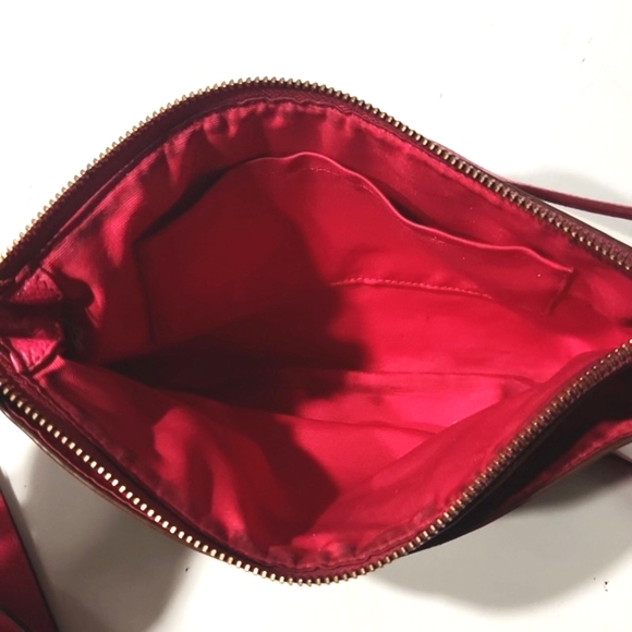 Coach Signature Crossbody Purse with Removeable Hot Pink Pouch - Picture 11 of 15